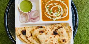 Cheese Naan With Gravy