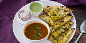 Amritsari Gobhi Kulcha Naan (With Amul Butter)